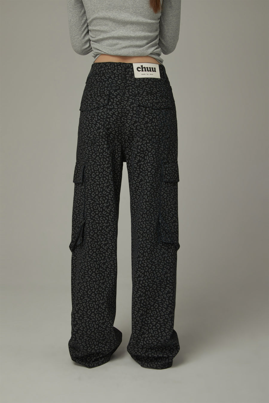 CHUU Leopard Cargo Strap Pocket Pants