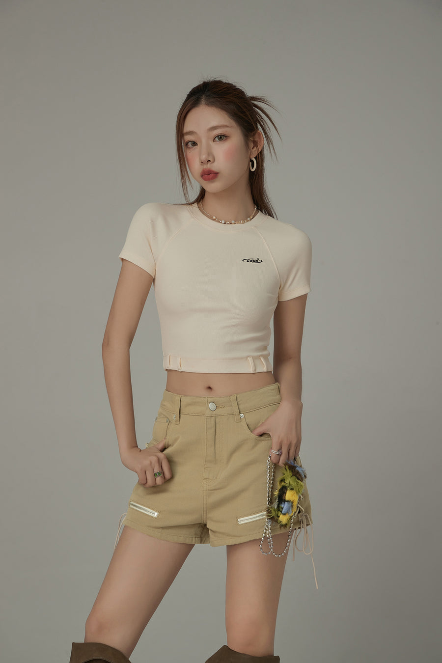 CHUU Back Cut Out Slim Crop Daily T-Shirt