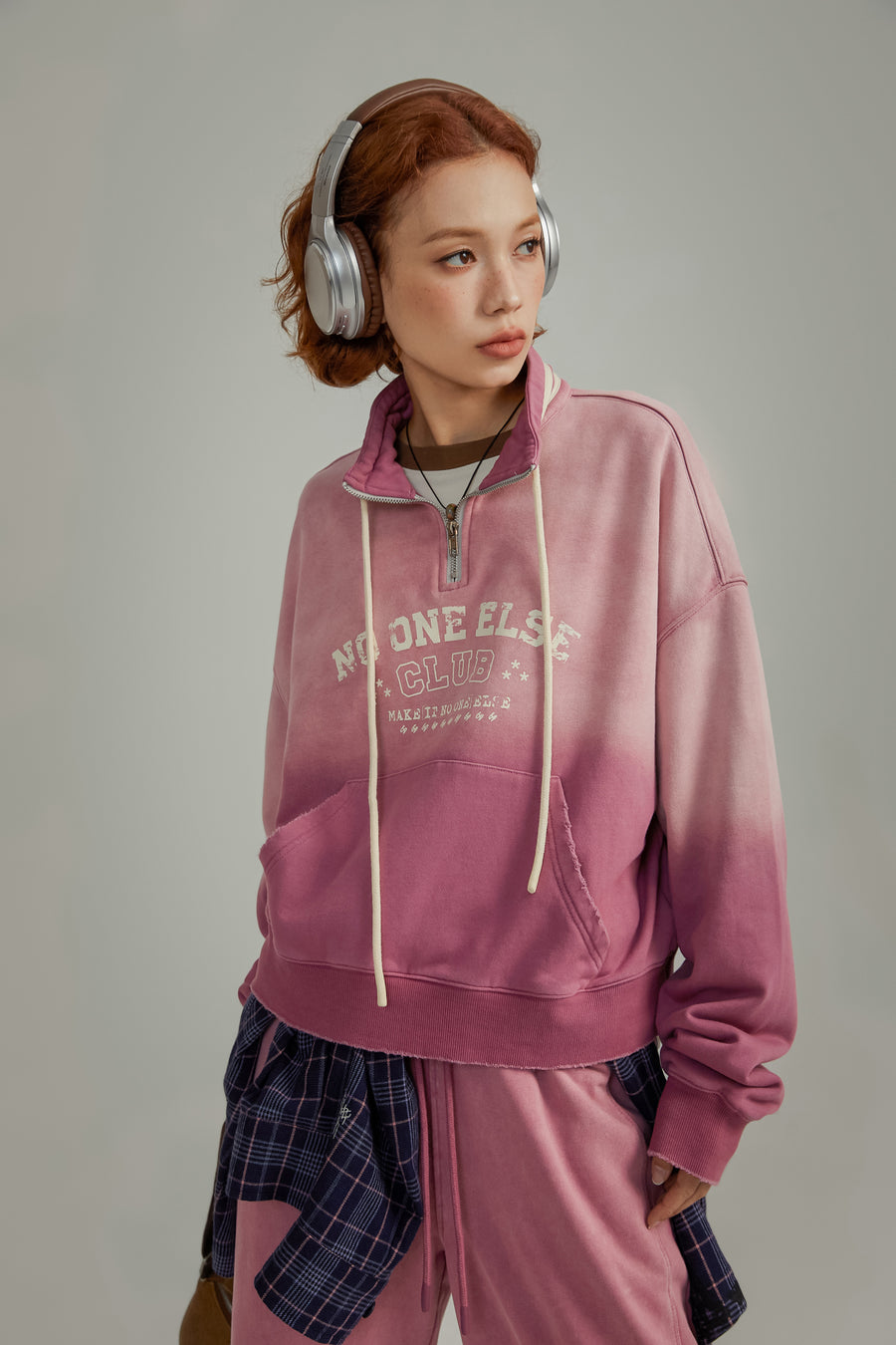 CHUU Gradient Anorak Logo Sweatshirt