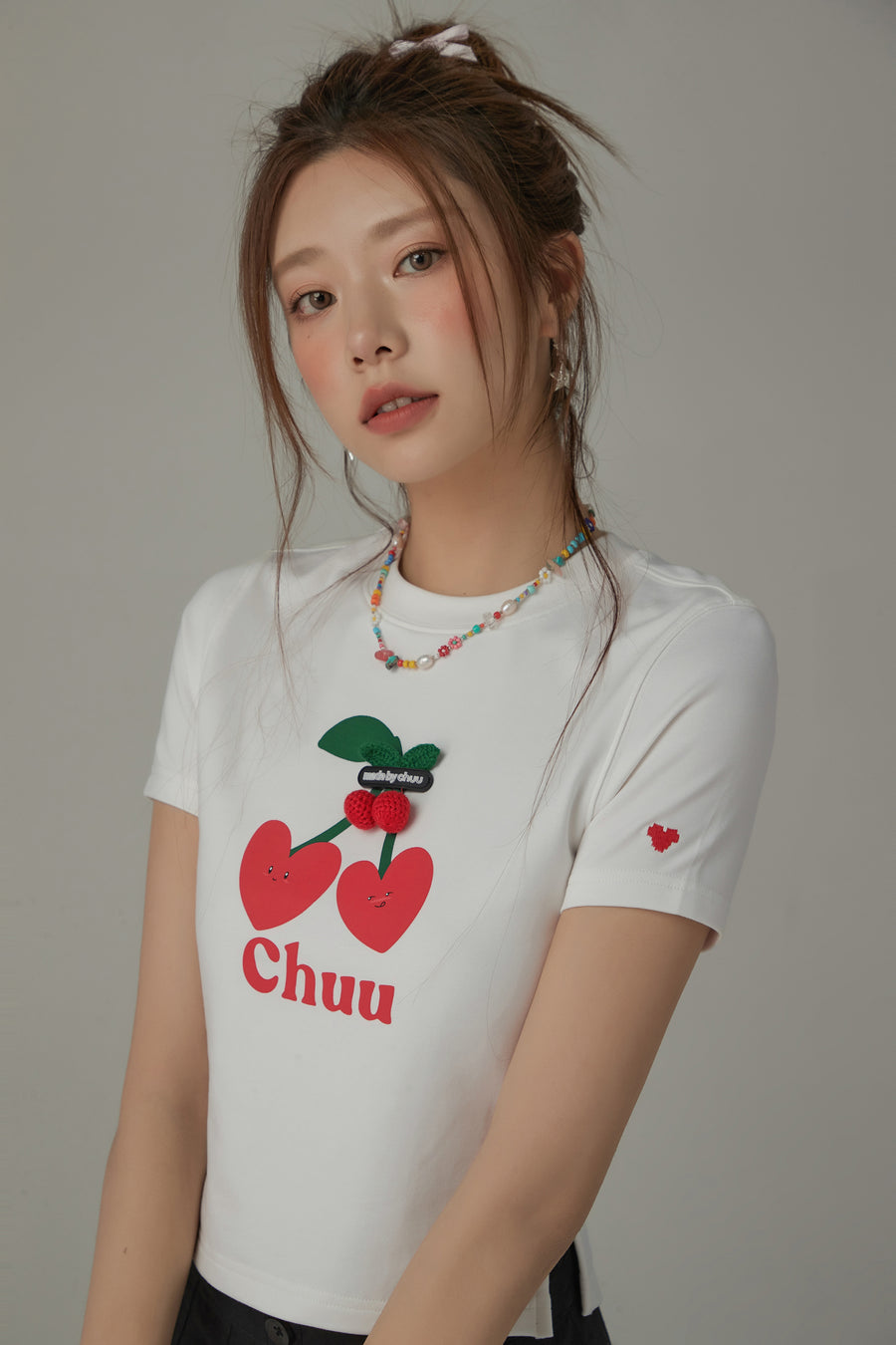 CHUU Logo Heart Cherry Printed Slit Short Sleeve T-Shirt