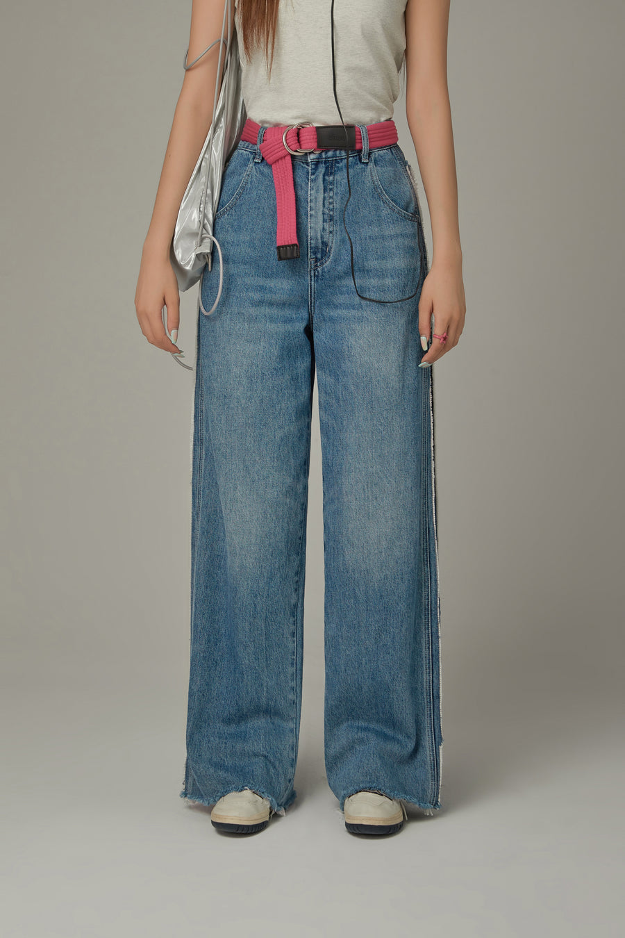 CHUU Frayed Denim Straight Jeans