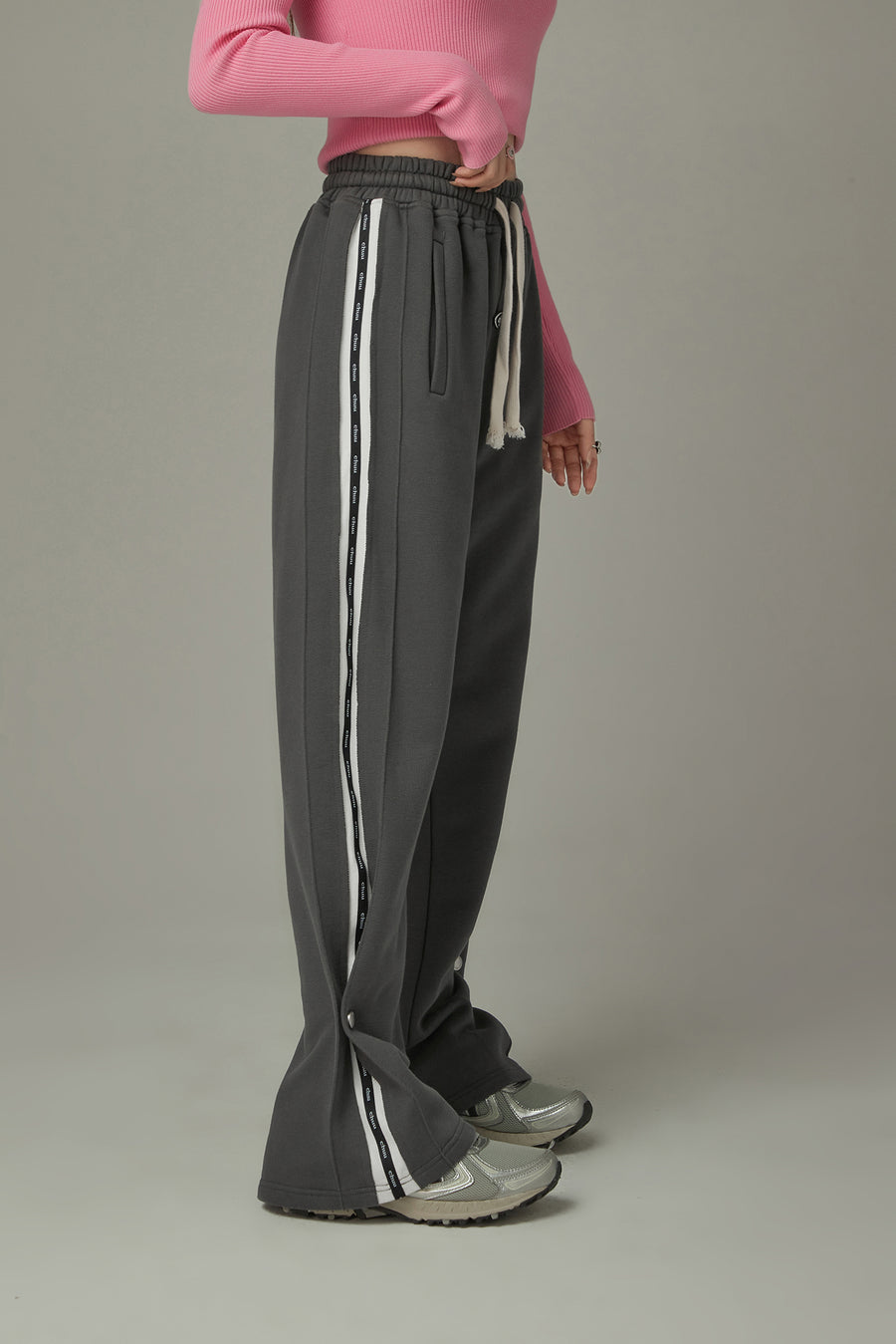 CHUU Elastic Waist Wide Sporty Pants