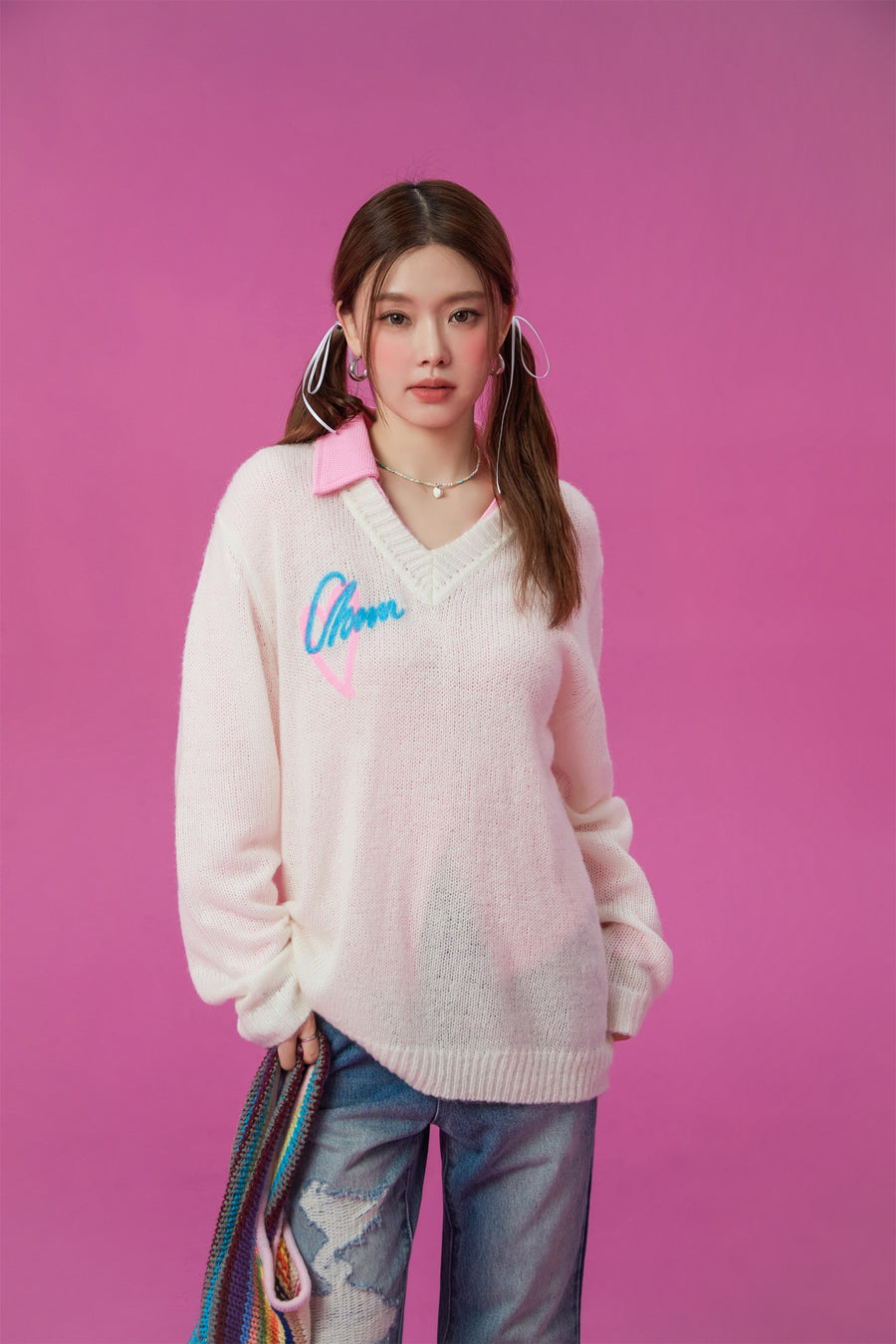 CHUU Heart V-Neck Knit Top