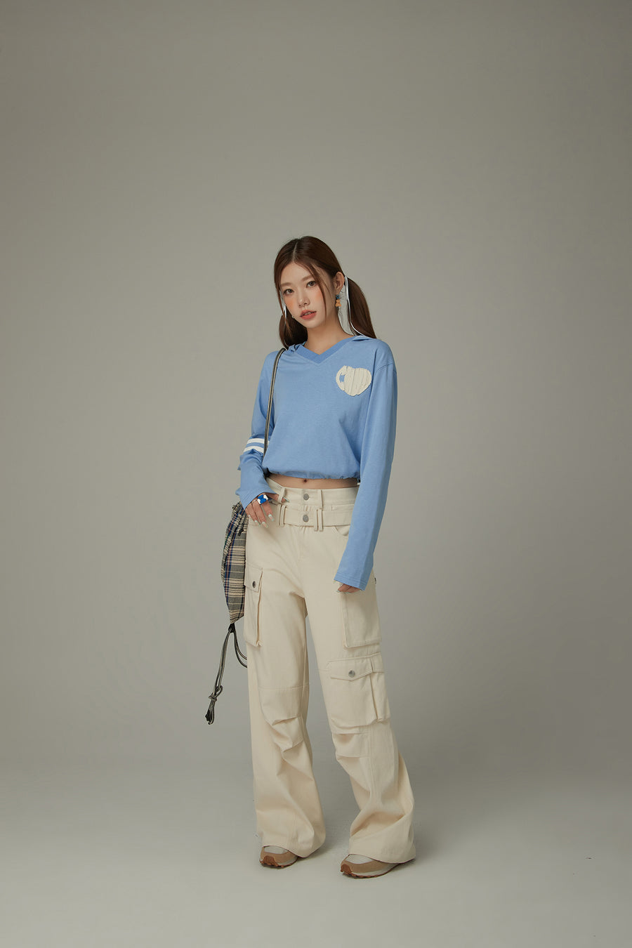 CHUU Logo Heart Crop Hoodie