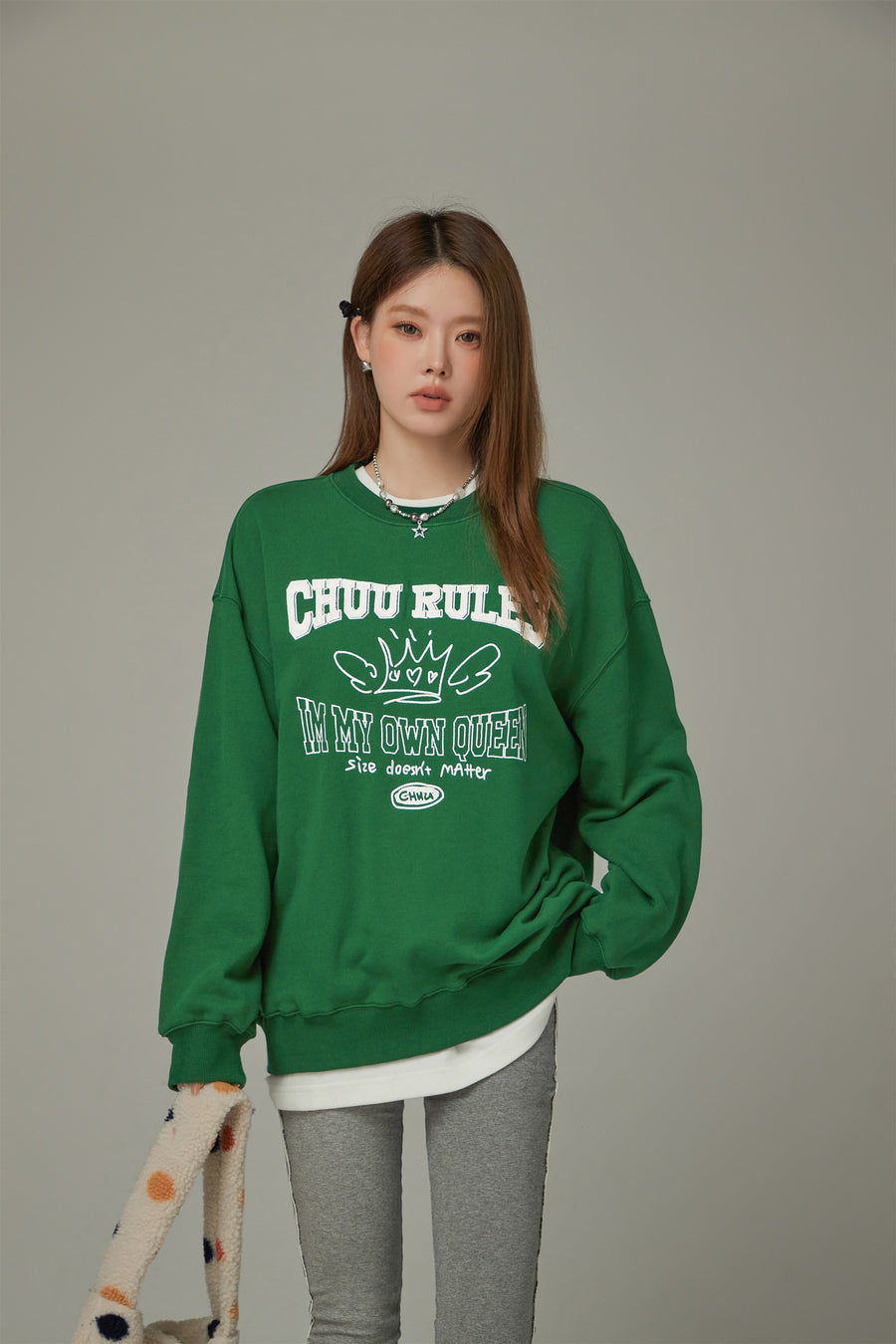 CHUU Be My Own Queen Lettering Loose Fit Sweatshirt