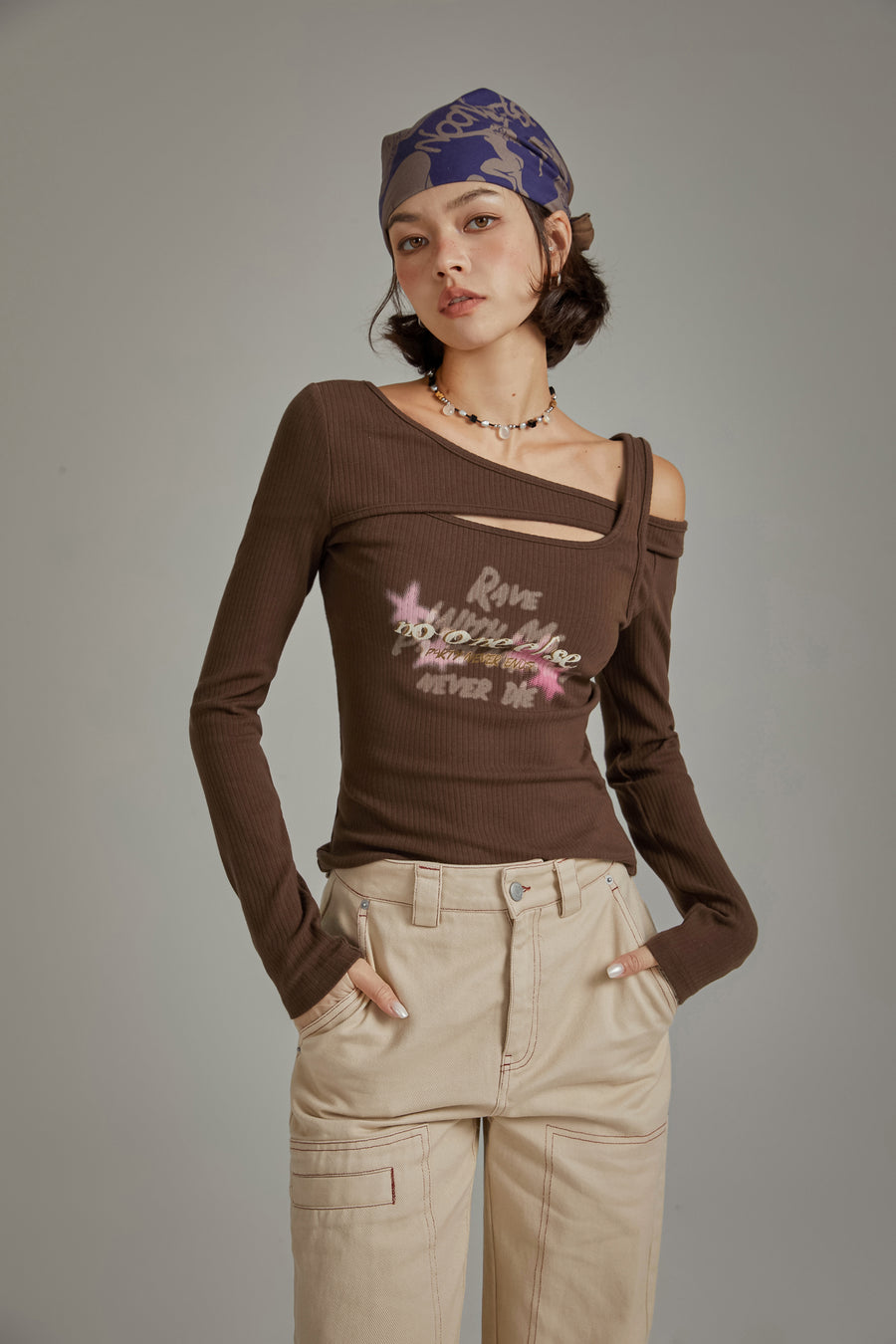 CHUU Lettering Rave Open Shoulder Layered T-Shirt