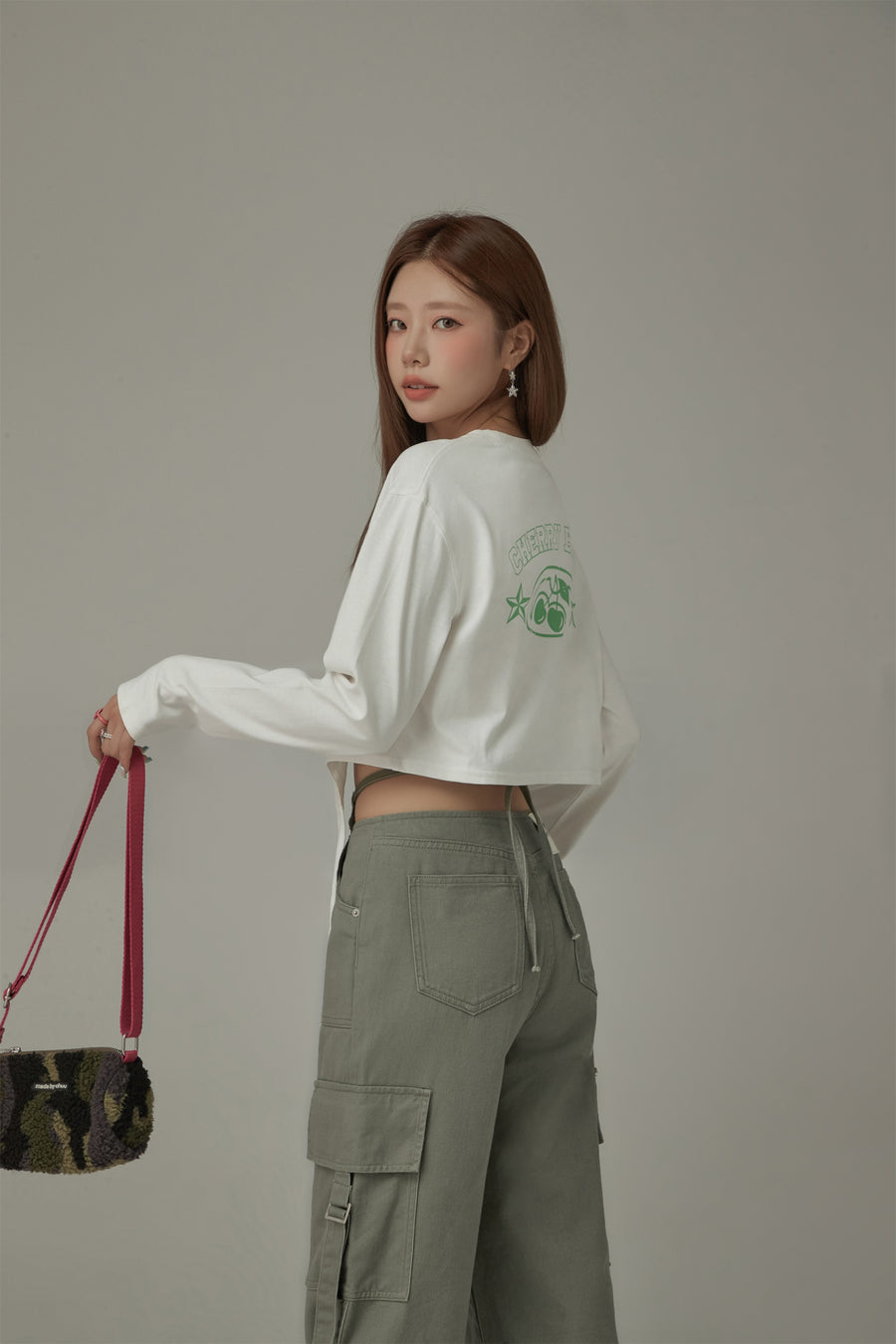 CHUU Cherry Bomb Garter Long Sleeves Sweatshirt