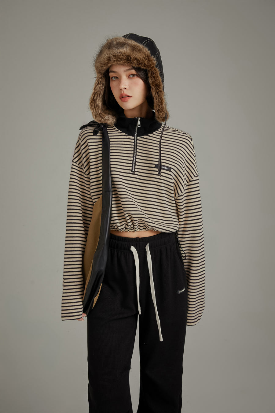 CHUU Striped Crop Half Zip-Up Top