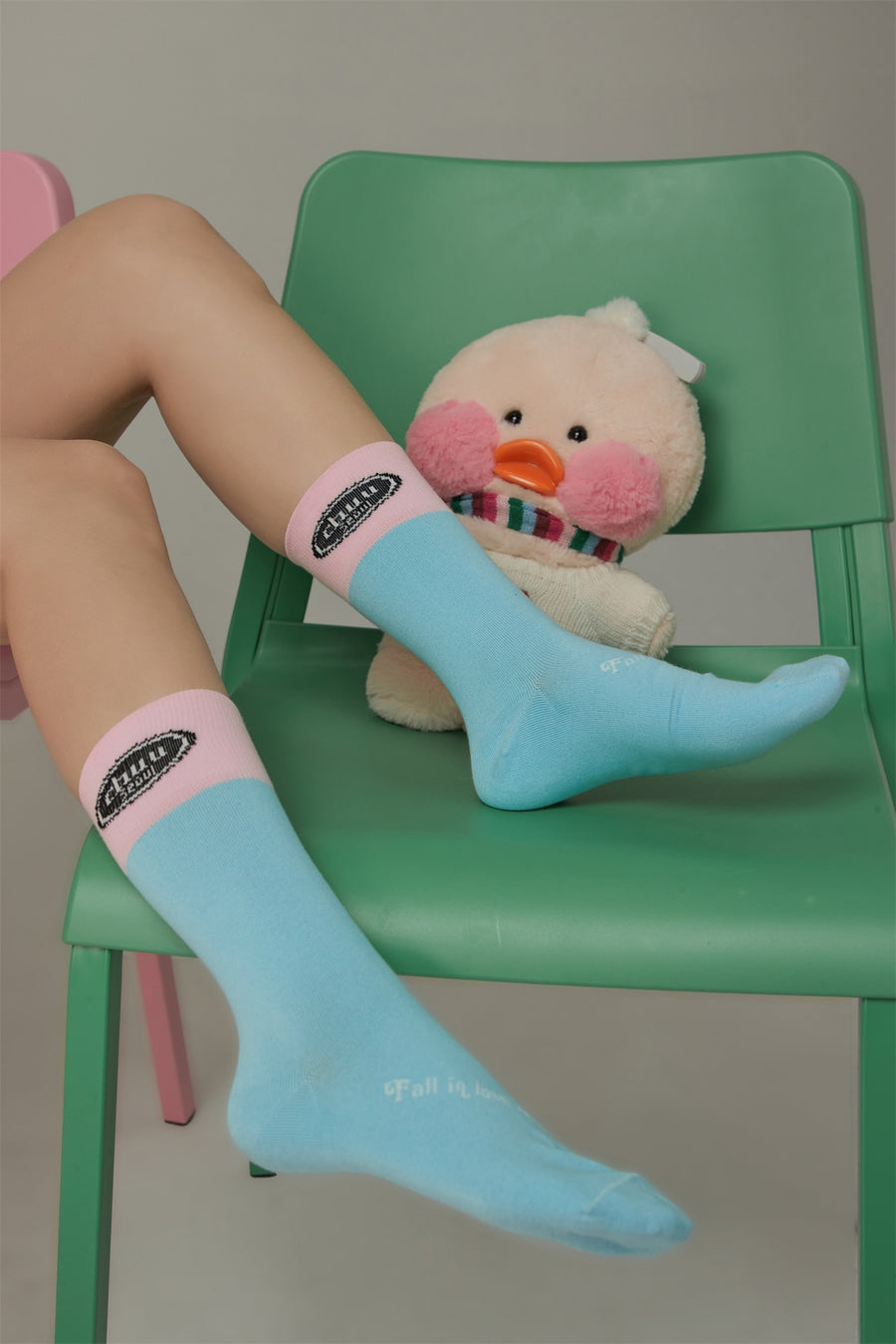 CHUU Chuu Lettering Color Band High Socks