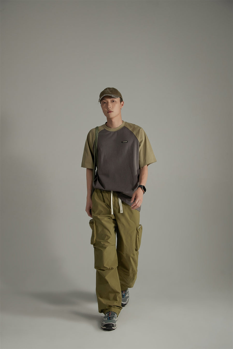 CHUU Casual Drawstring Wide Cargo Pants