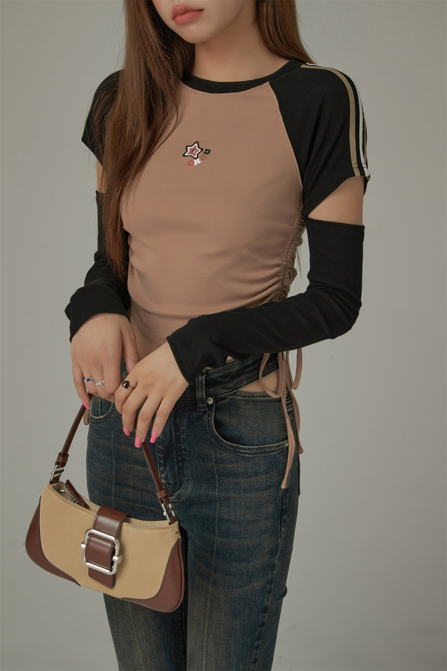 CHUU Star Logo Cutout Shirring Waist Long Sleeves Top