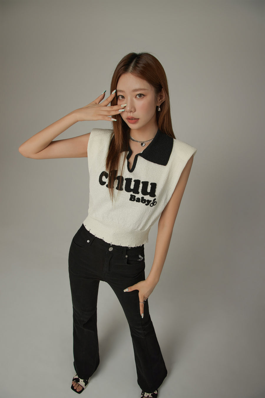 CHUU Logo Open Collar Cropped Knit Top