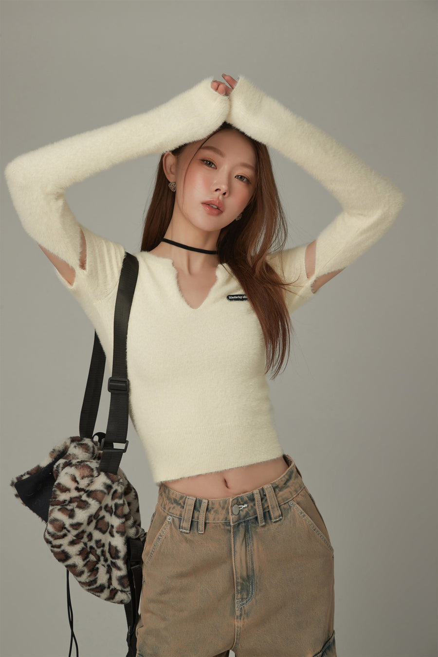 CHUU Sleeve Slit Knit Top