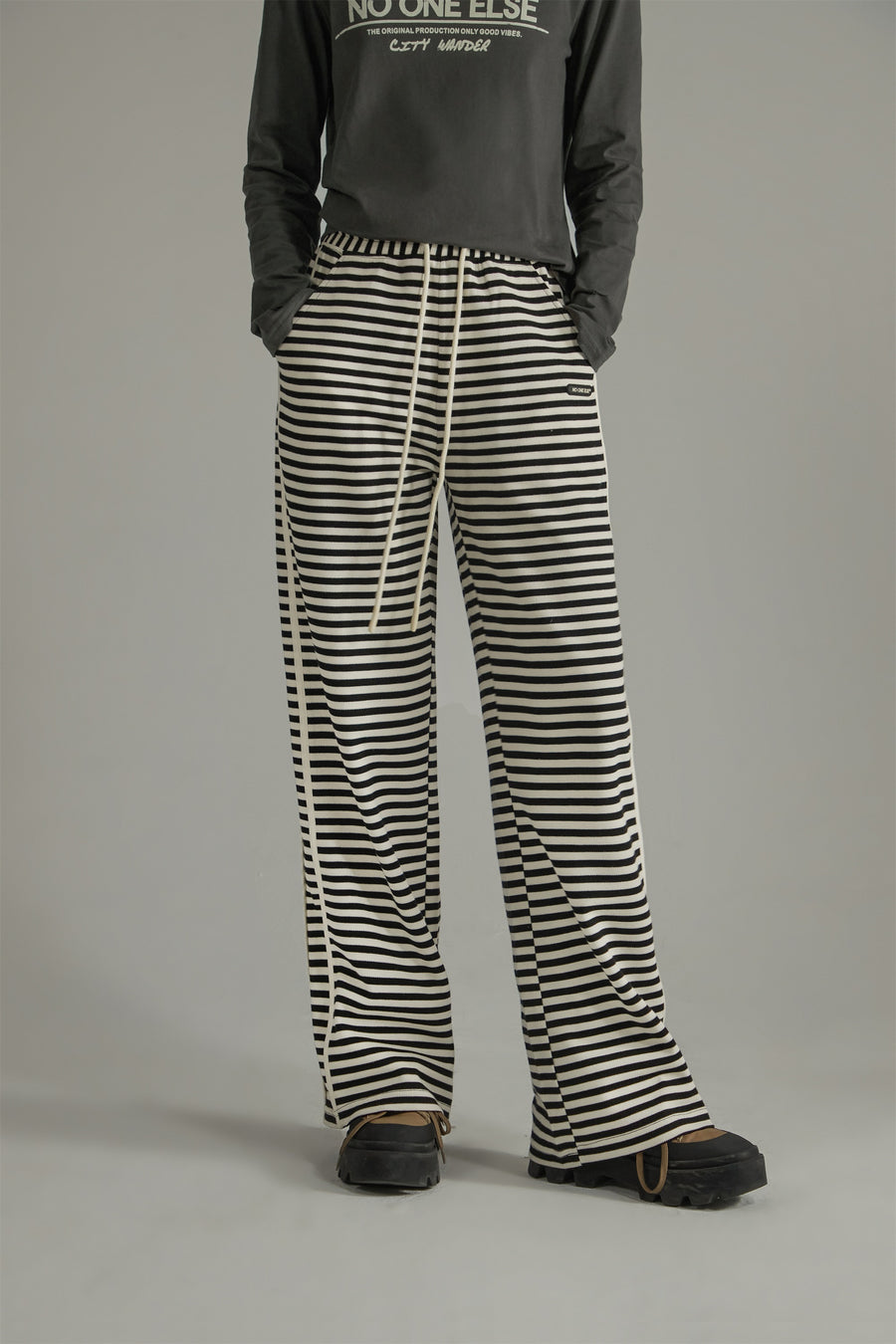 CHUU Elastic Waist Stripe Casual Pants