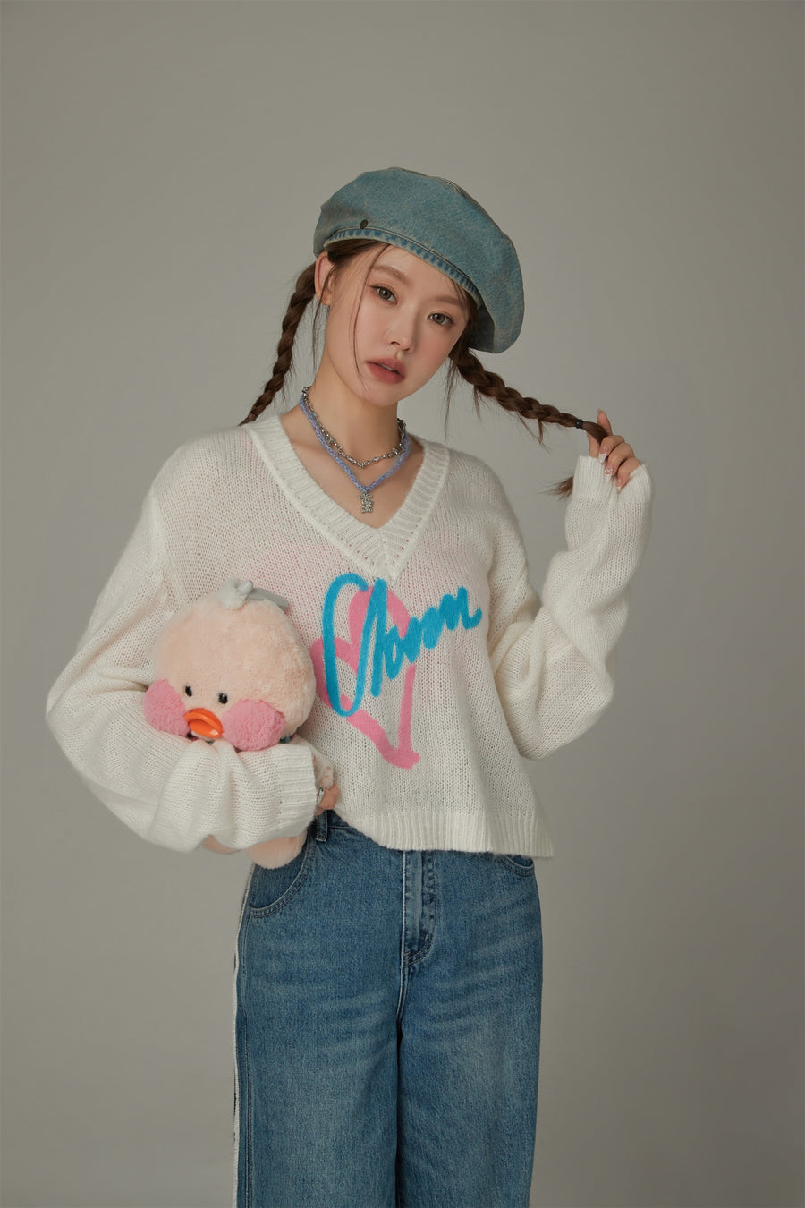 CHUU Logo Heart V-Neck Knit Sweater