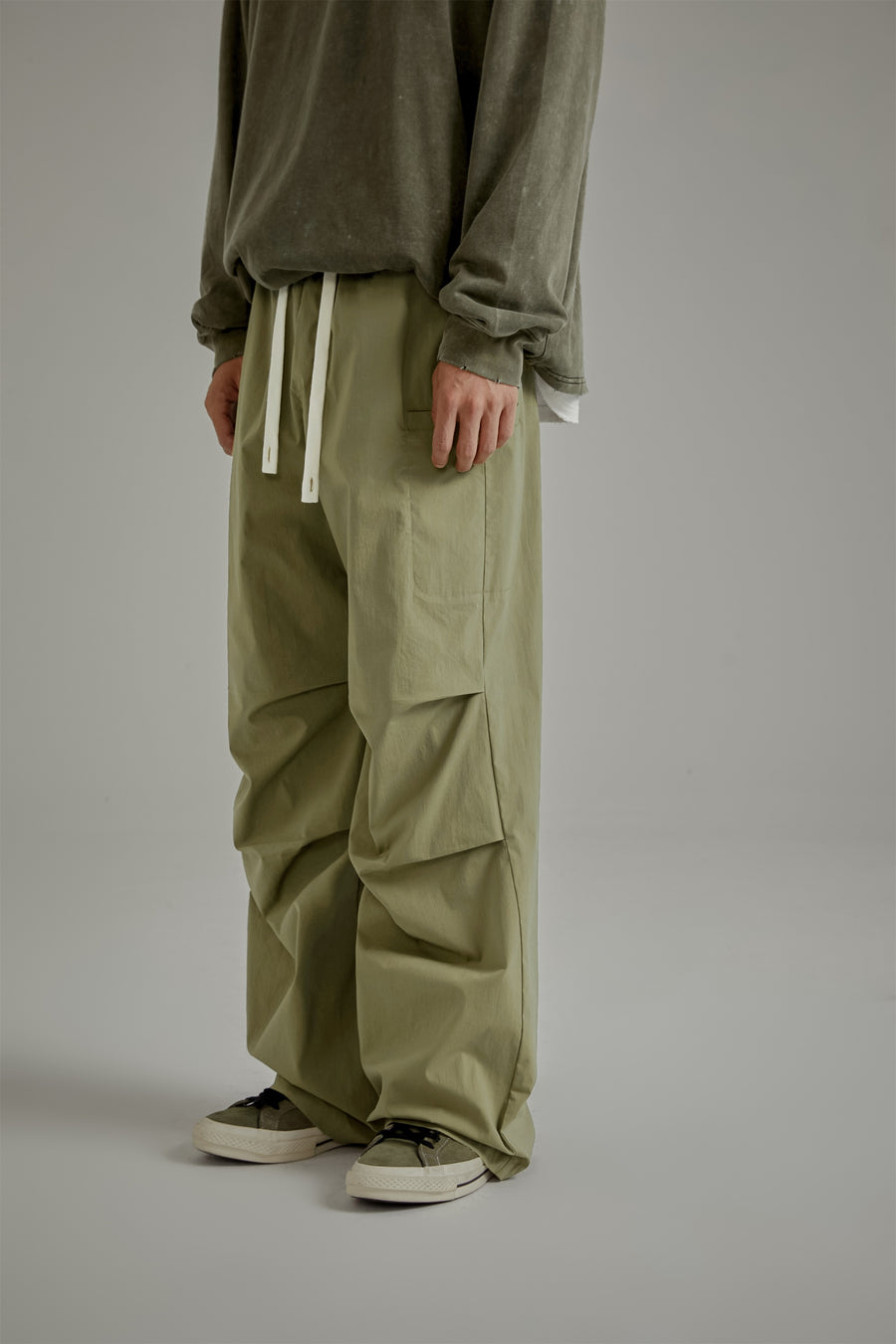 CHUU Solid Color Drawstring Casual Cargo Pants