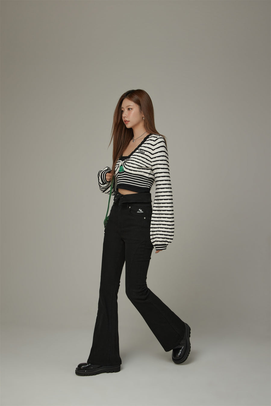 CHUU Twist Stripe Knit Crop Top