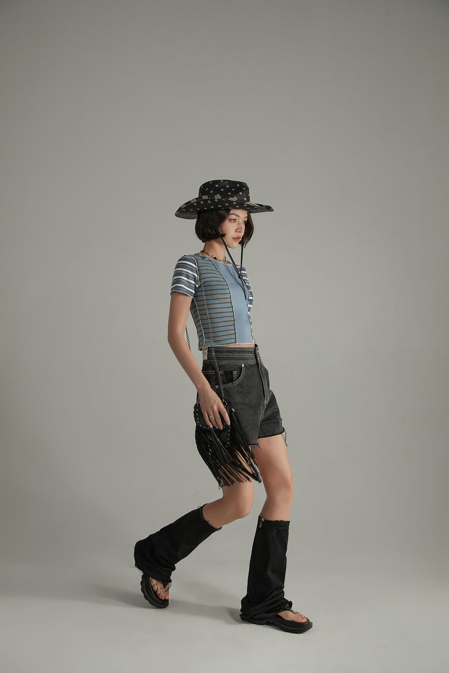 CHUU Contrast Striped Slim Cropped T-Shirt
