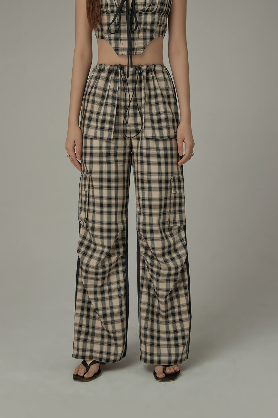 CHUU Checked Cargo Contrasting Color Casual Pants