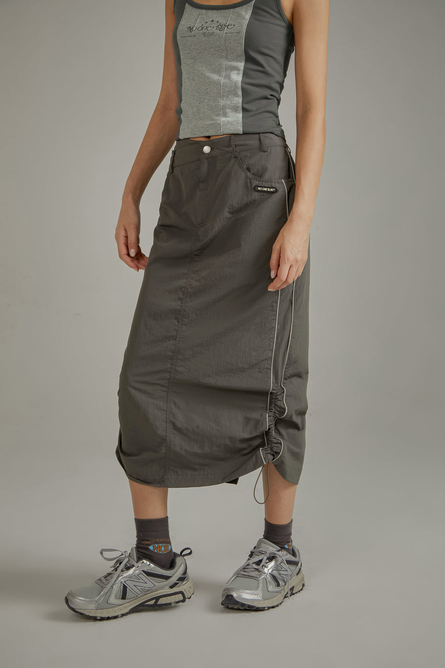 CHUU Retro Solid Color Drawstring Long Skirt