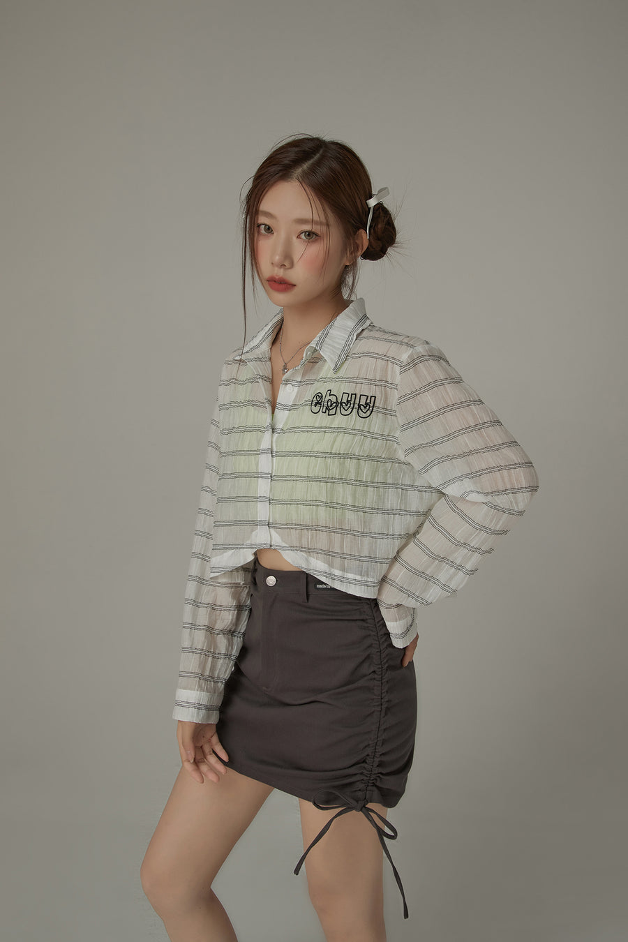 CHUU Logo Embroidered Cropped Striped Shirt