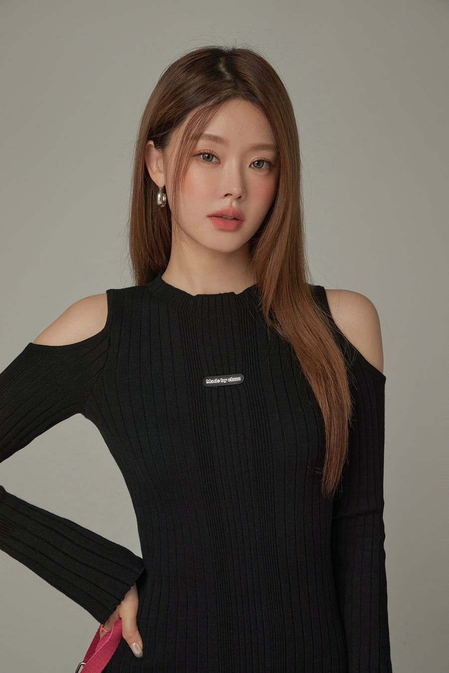 CHUU Off Shoulder Flowly Sleeve Knit Mini Dress