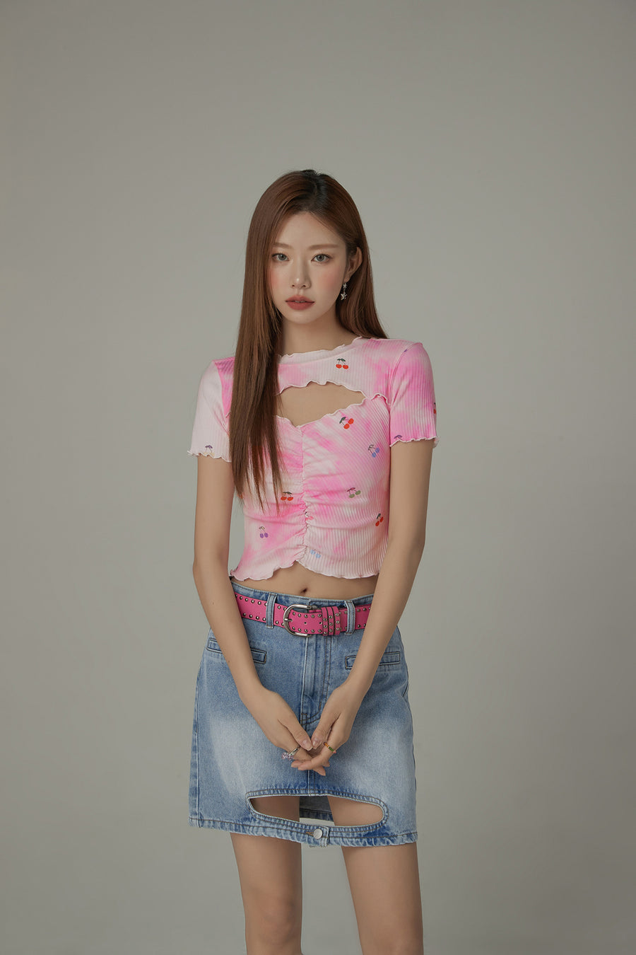 CHUU Tie-Dye Printed Cherries Key Hole Slit Crop Top