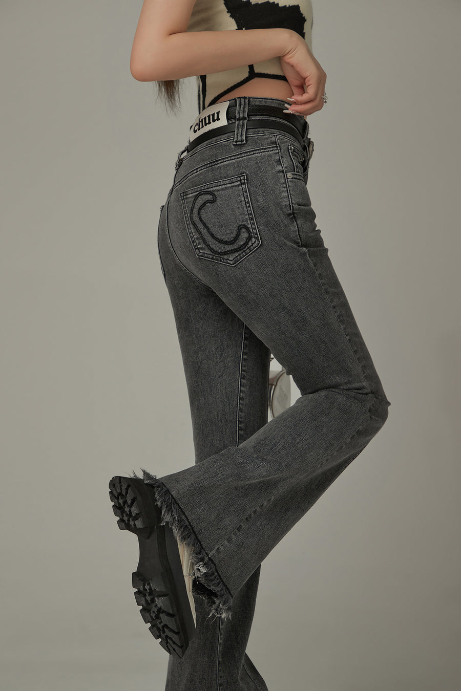 CHUU Frayed Hem Bootcut Denim Jeans