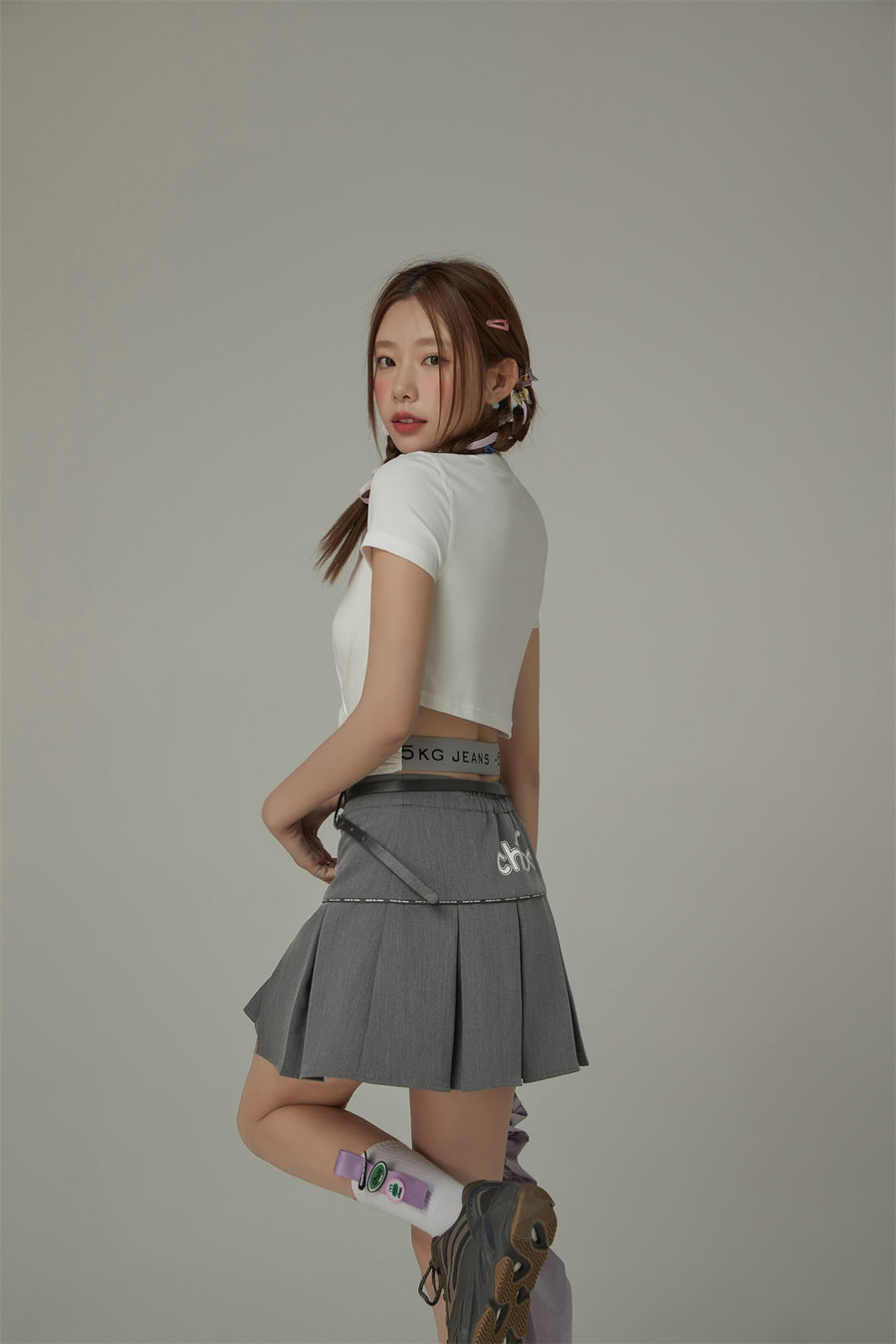 CHUU Embroidered Slim Back Cutout Cropped T-Shirt