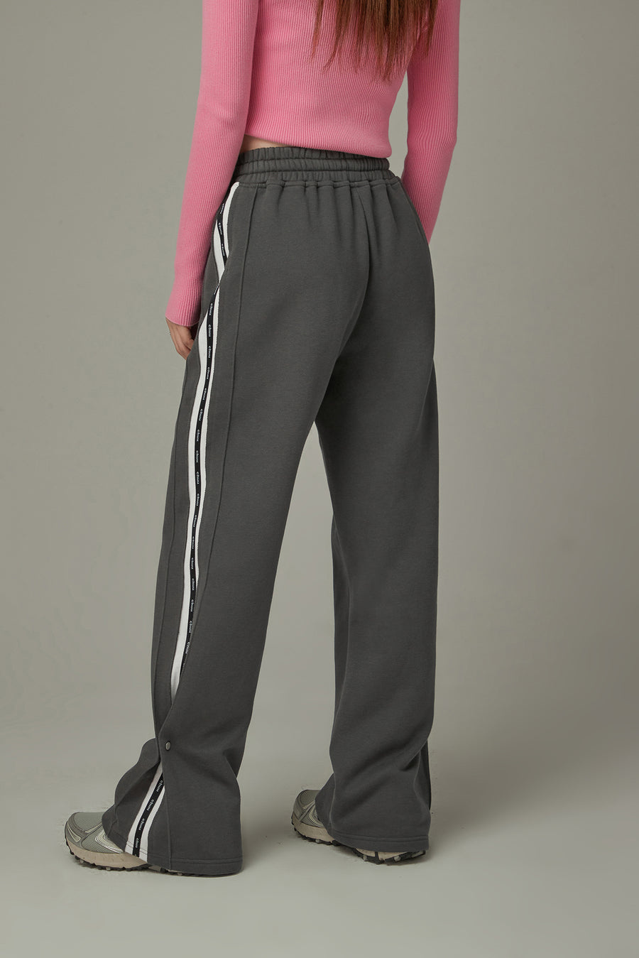 CHUU Elastic Waist Wide Sporty Pants