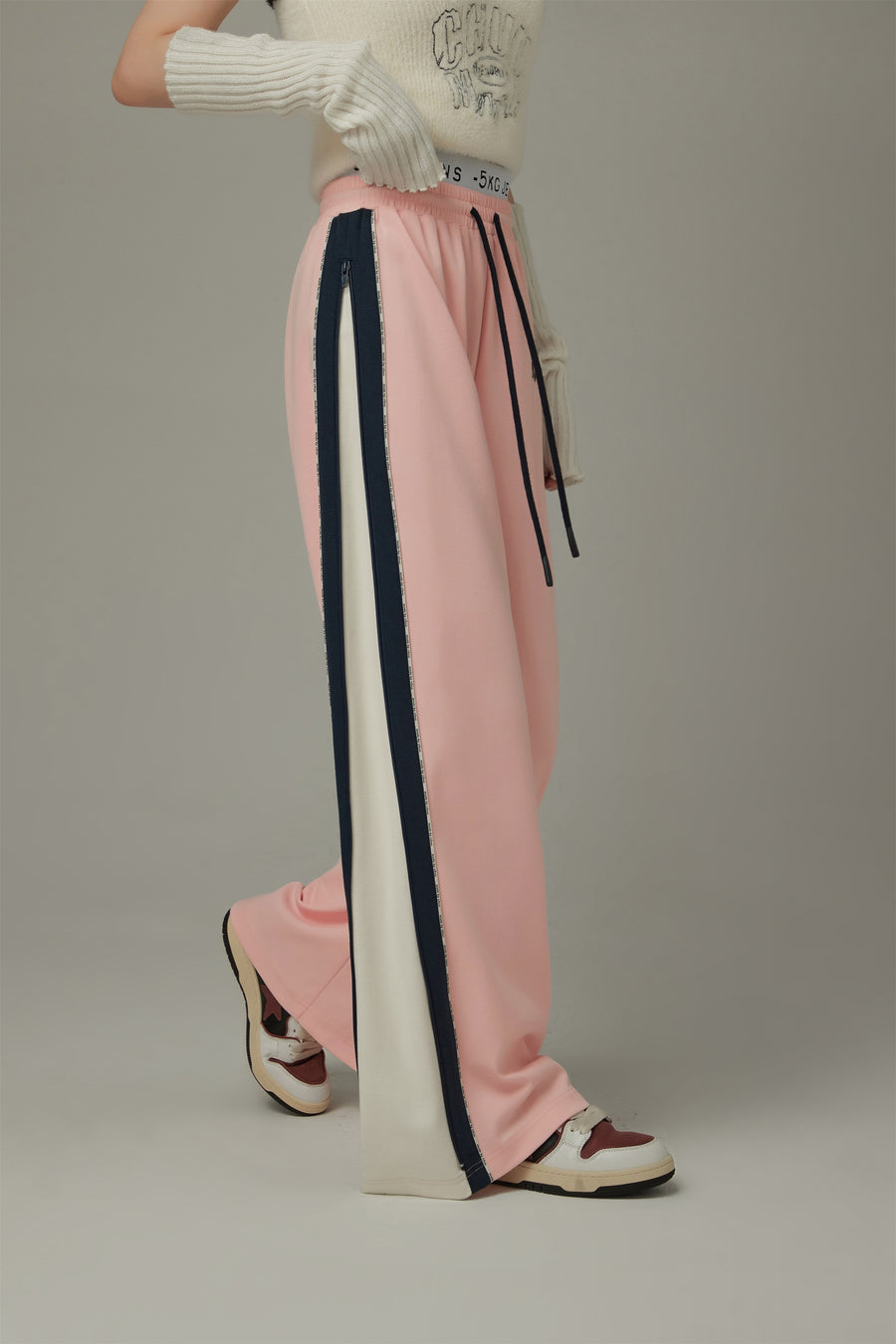 CHUU Heart Embroidered Wide Pants