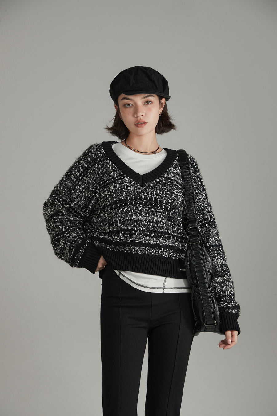 CHUU V-Neck Crop Knit Sweater