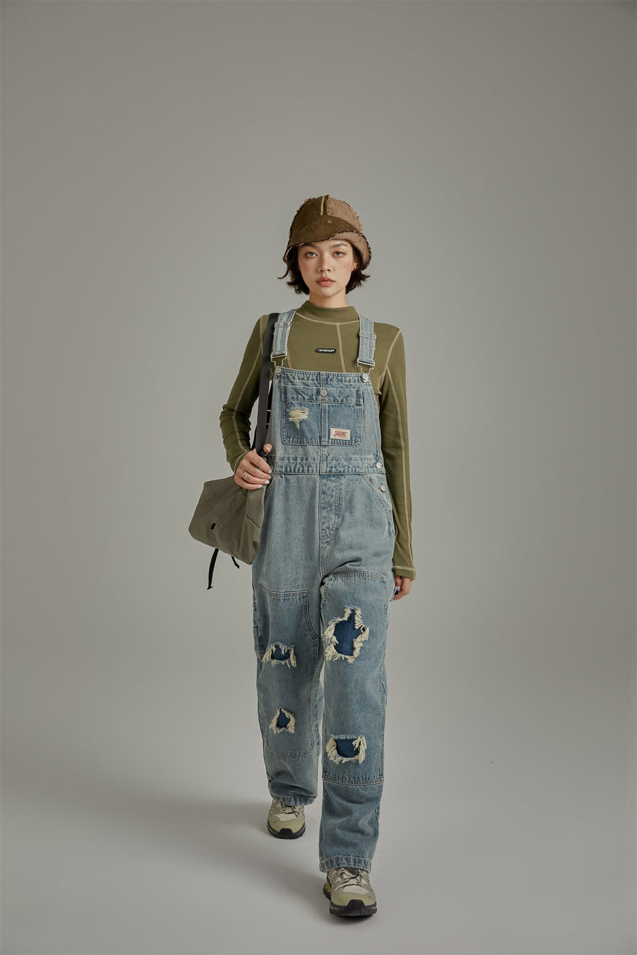 CHUU Knee Damaged Denim Overalls