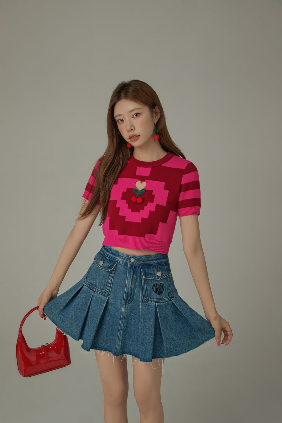 CHUU Pixel Pattern Heart Cutout Color Knit Sweater