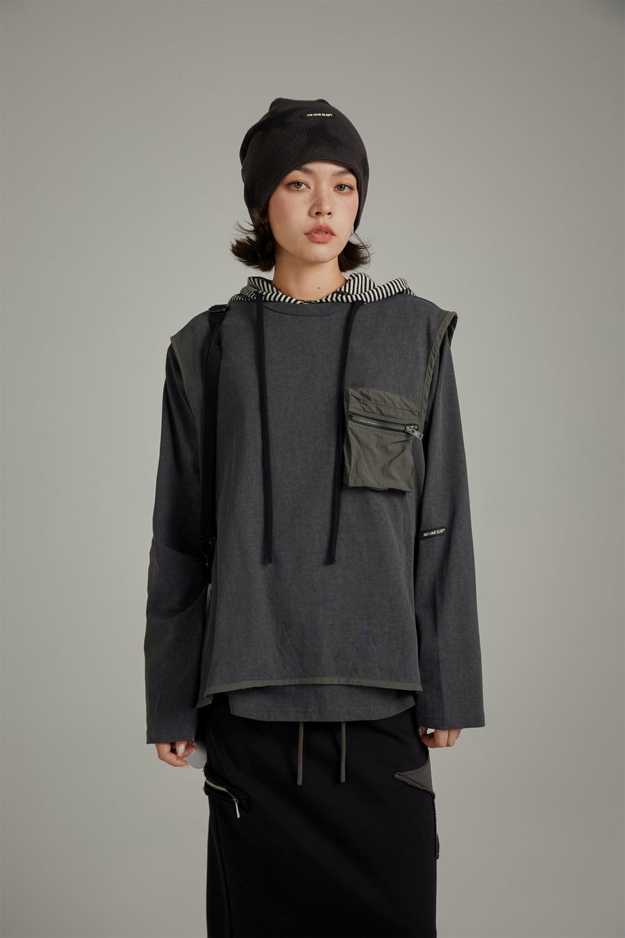 CHUU Zipper Pocket Layered T-Shirt