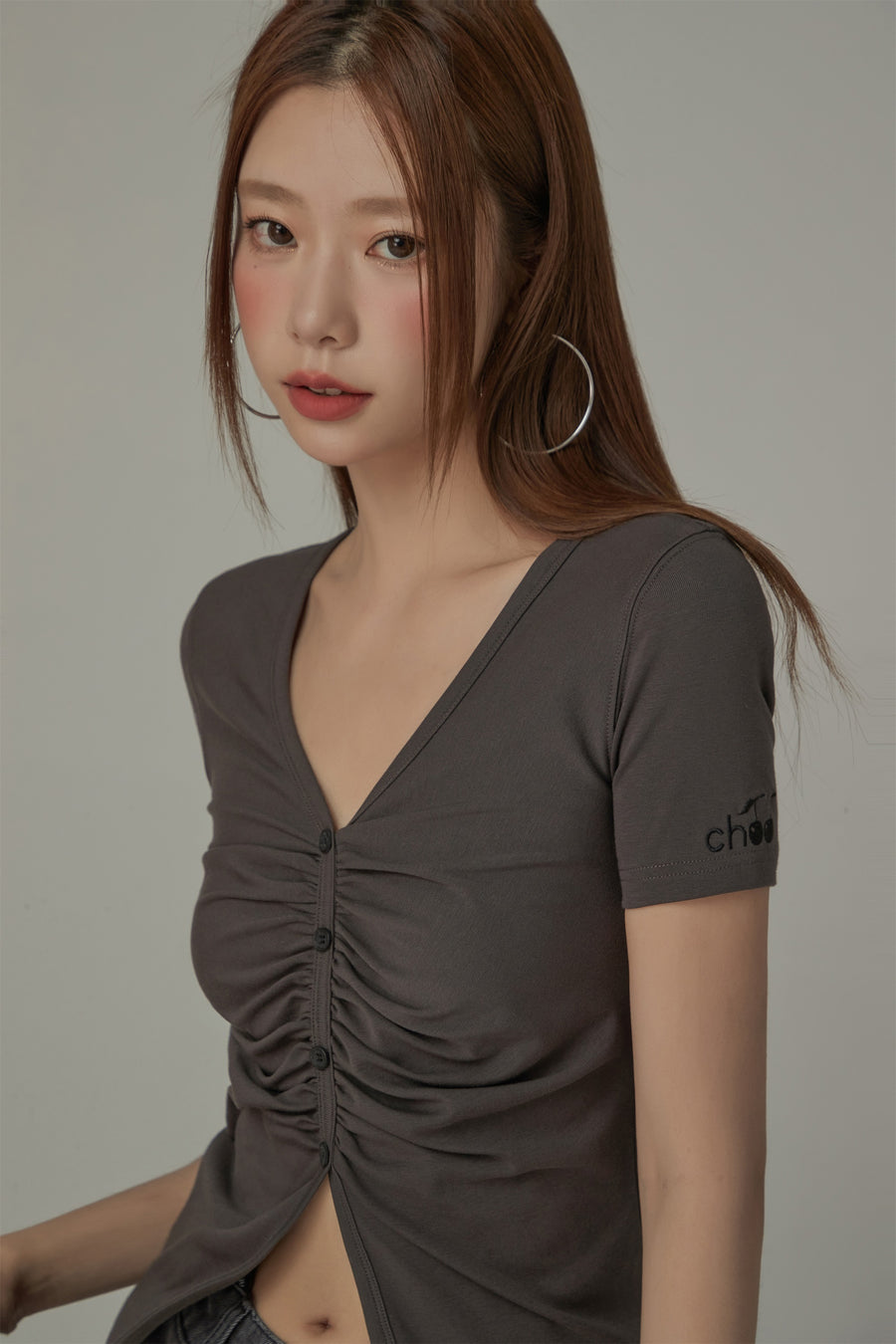 CHUU Shirring V-Neck Slit Short Sleeved T-Shirt