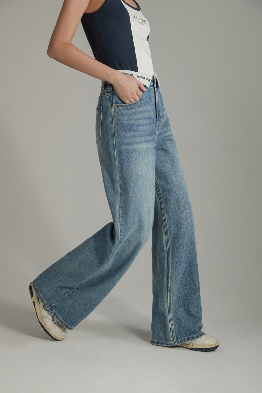 CHUU Folded Basic Washed Wide Denim Jeans