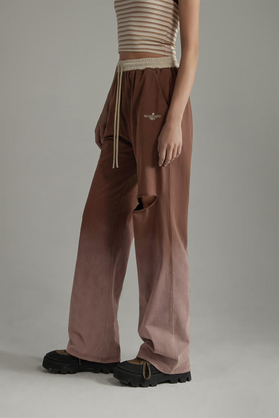 CHUU Distressed Wide-Leg Slit Training Pants