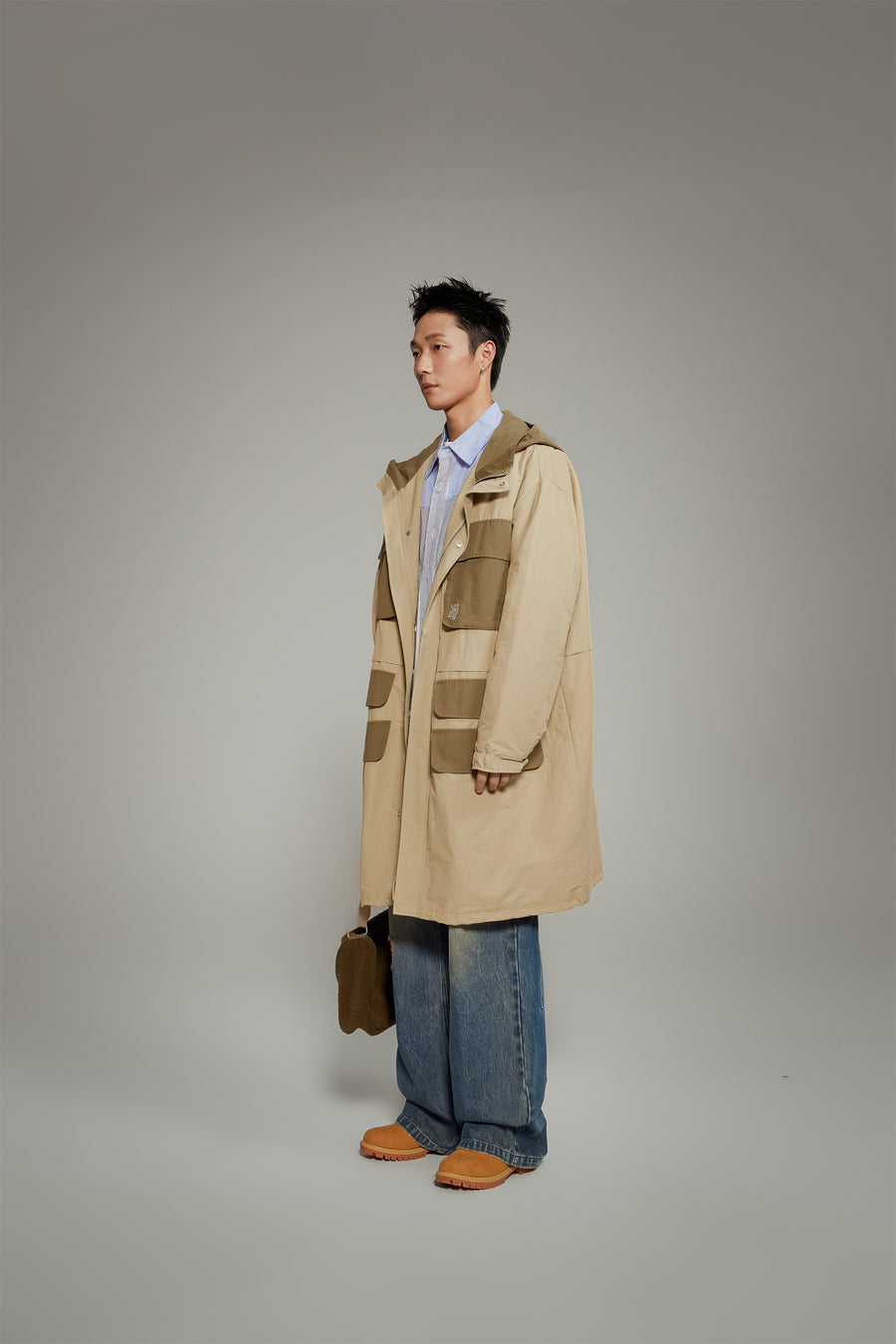 CHUU Two Tone Cargo Long Jacket