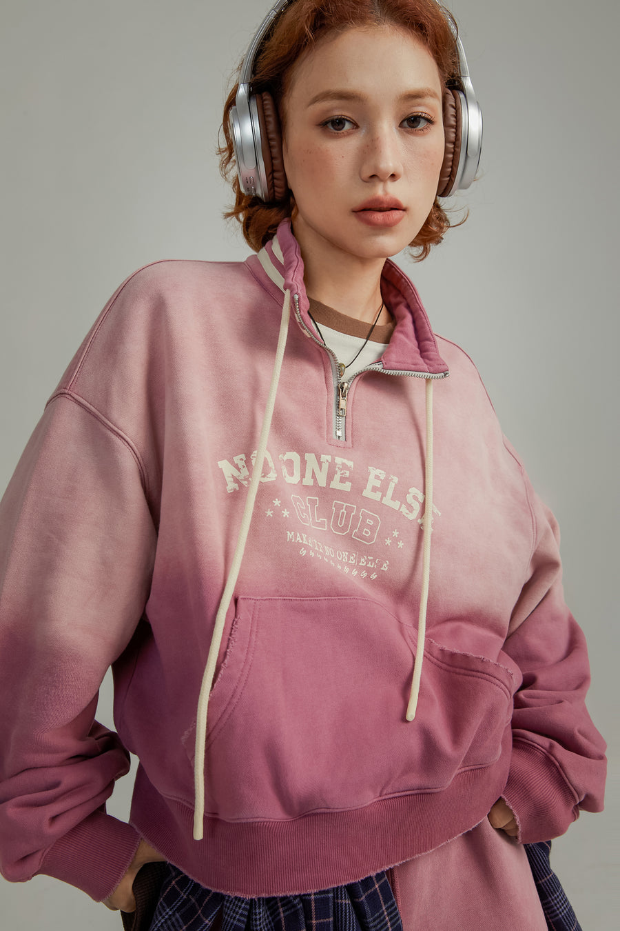 CHUU Gradient Anorak Logo Sweatshirt