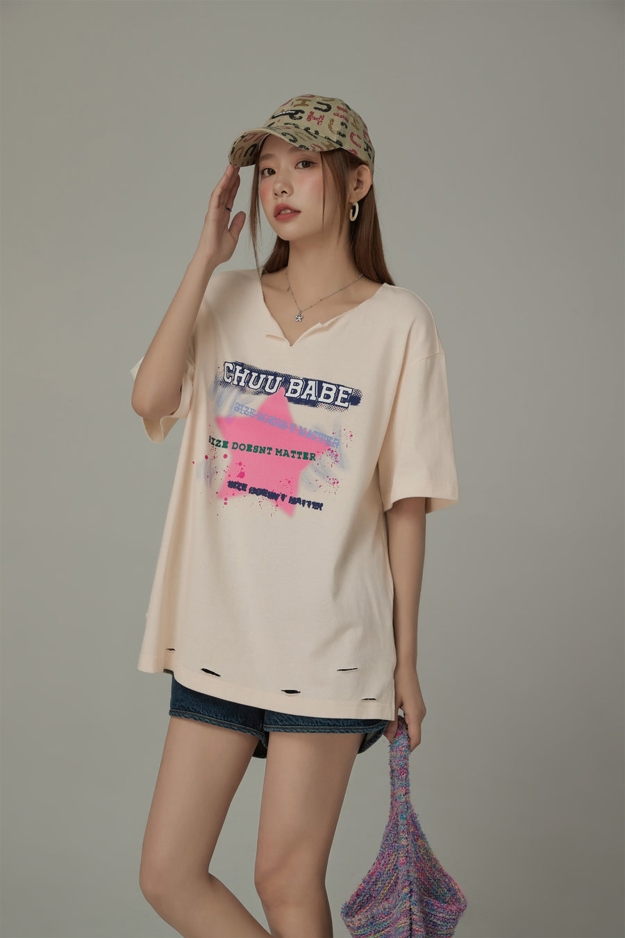 CHUU V-Trim Chuu Babe Star Distressed T-Shirt