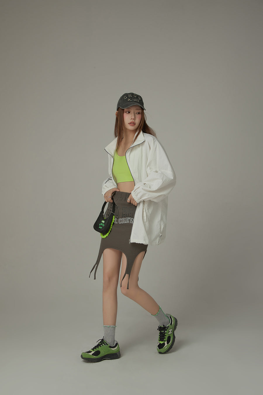 CHUU Frilly Color Lines High Socks