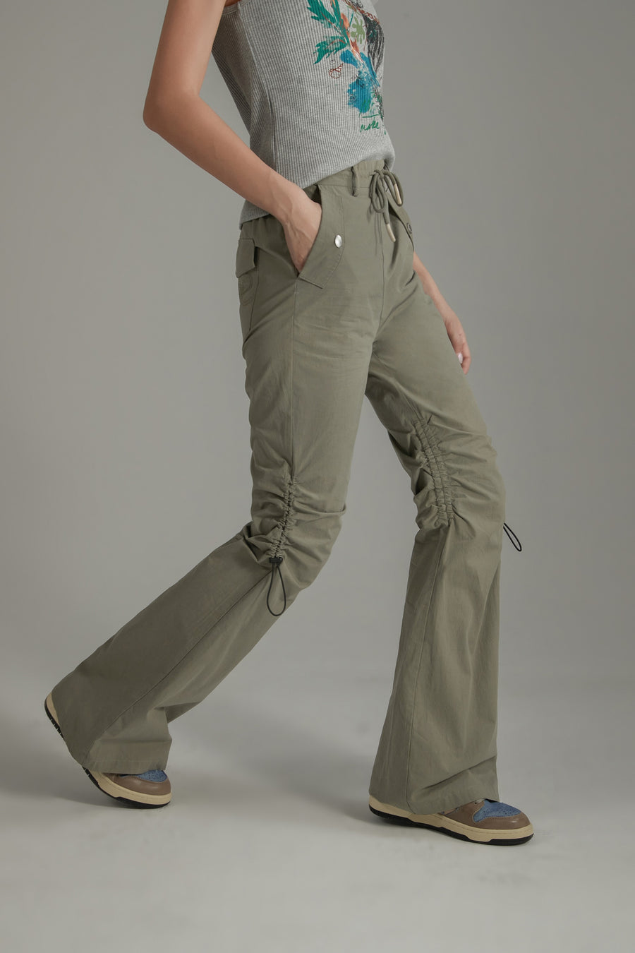 CHUU String Shirring Bootcut Cargo Style Pants