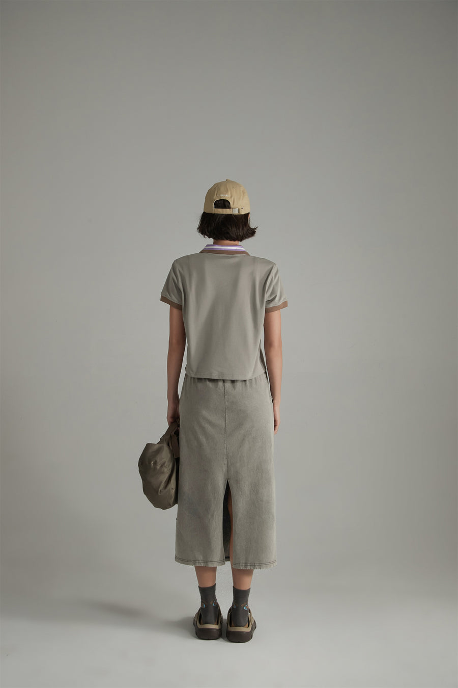 CHUU Open Collar Color Logo Sporty T-Shirt