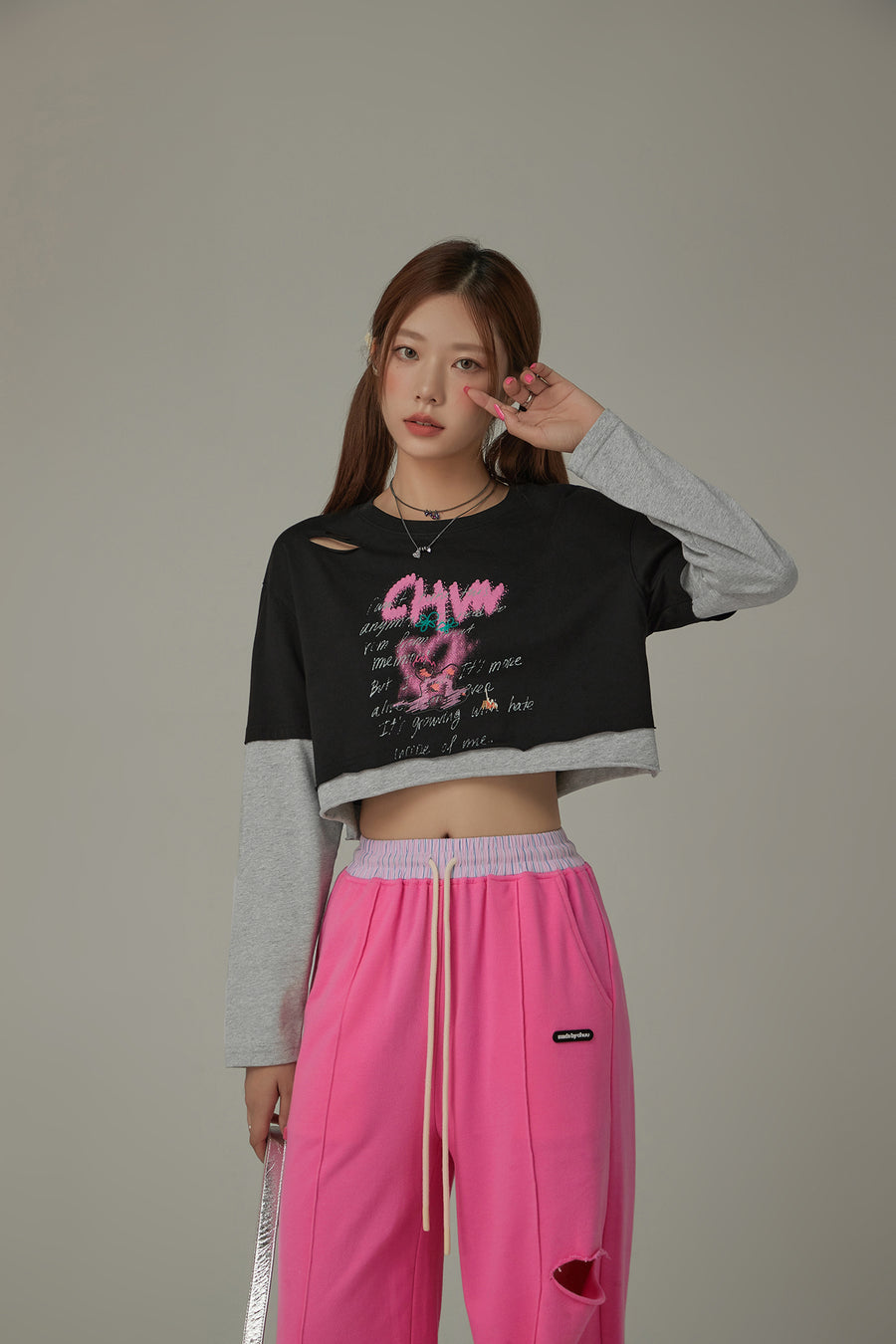 CHUU Color Matching Cropped Logo Long-Sleeve T-Shirt