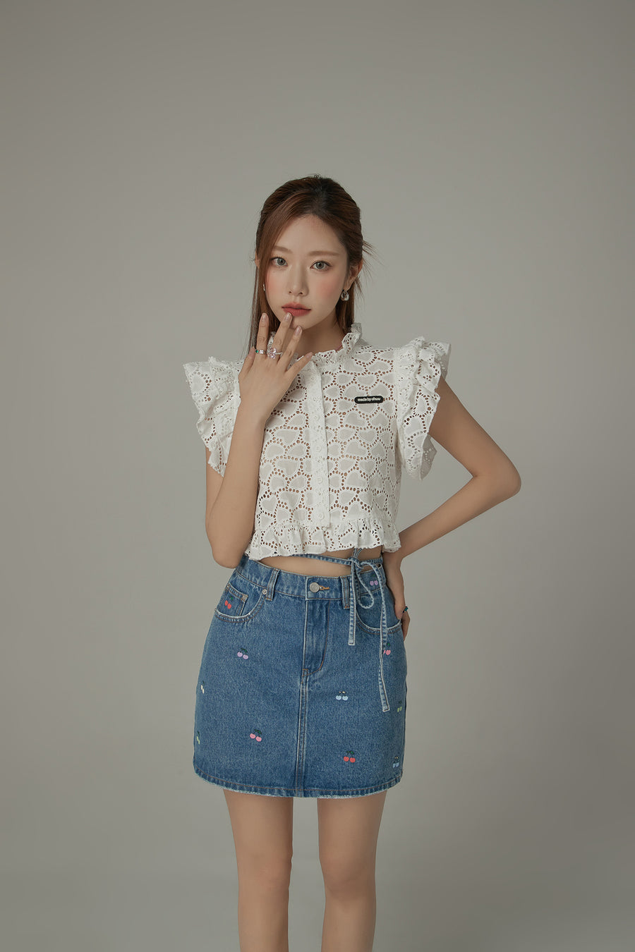 CHUU Ruffled Sleeve Heart Lace Blouse