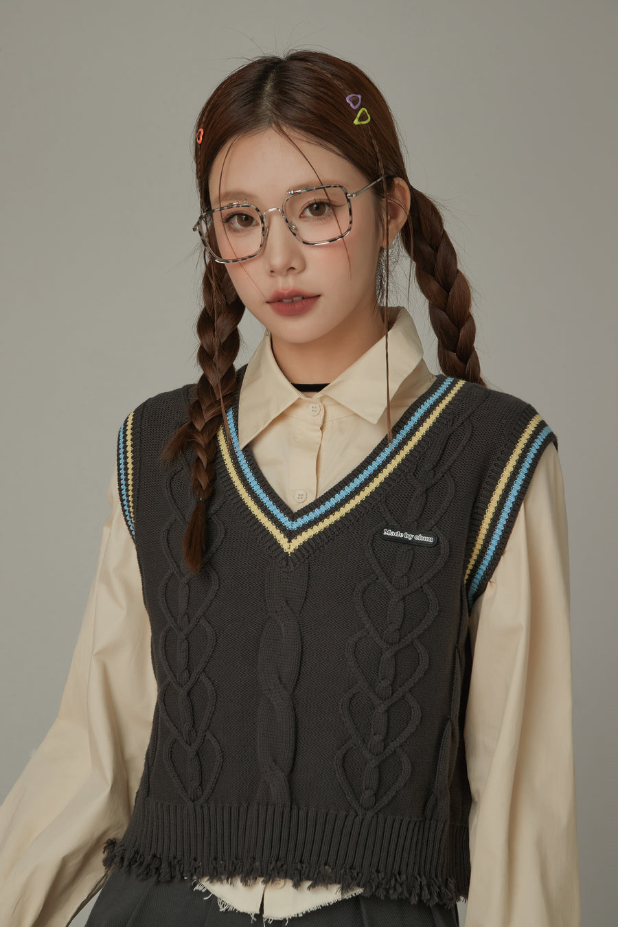 CHUU Heart Twist Knit Sweater Vest