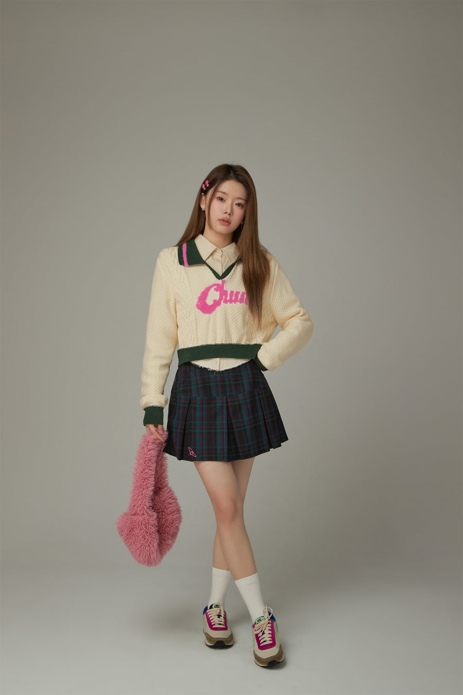 CHUU Logo Open Collar Crop Knit Sweater