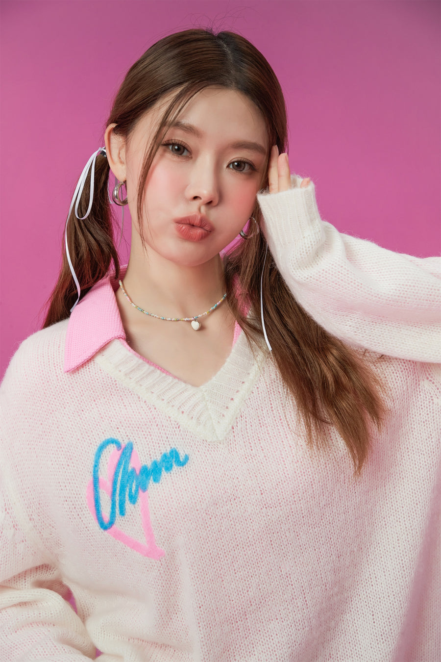 CHUU Heart V-Neck Knit Top