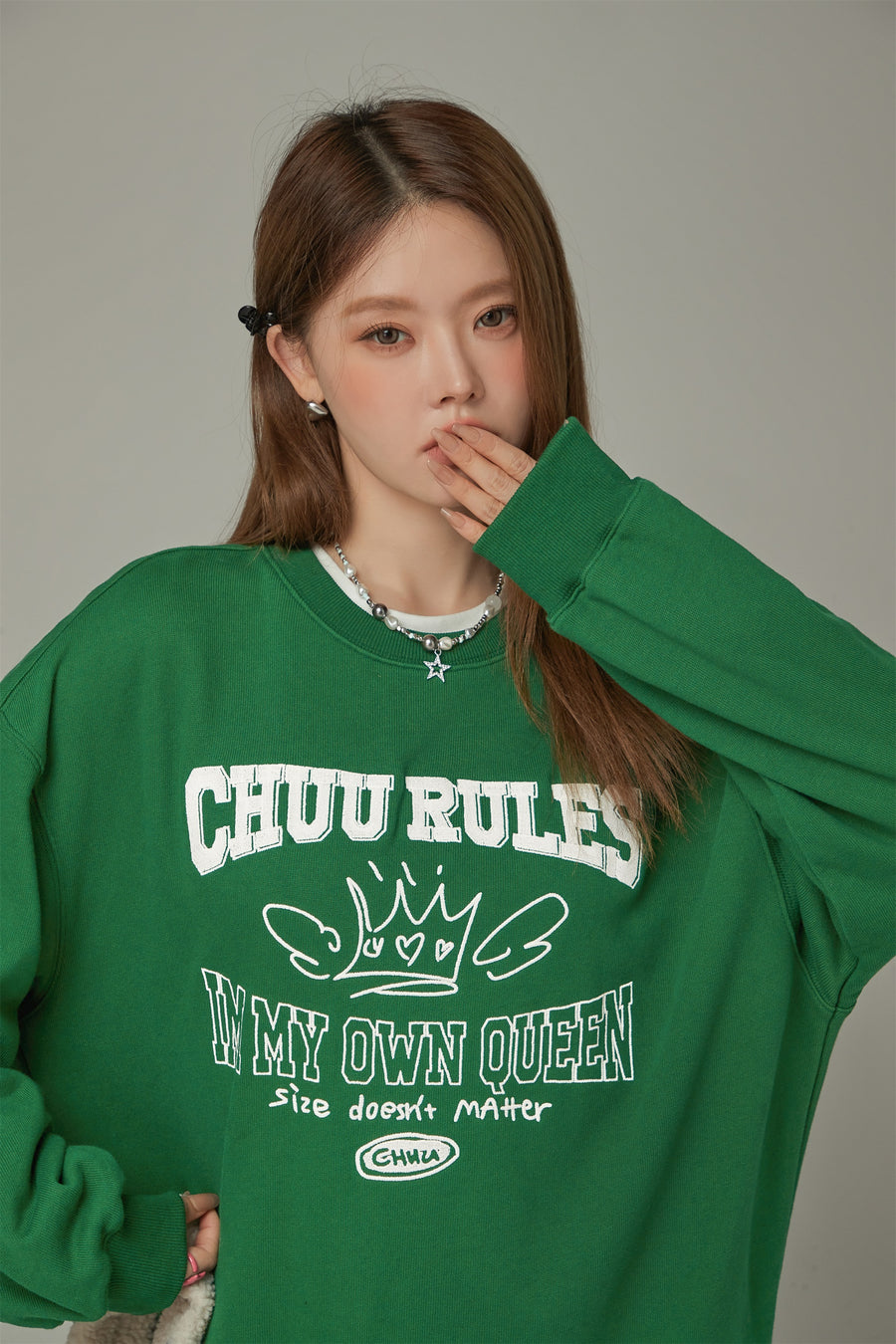 CHUU Be My Own Queen Lettering Loose Fit Sweatshirt